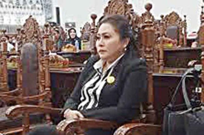 Anggota-DPRD-kapuas-Sera-Sintanola-768x510