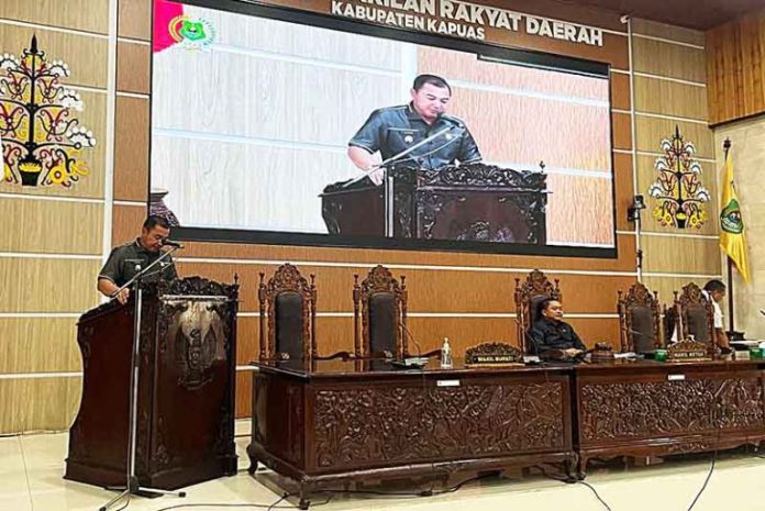 Dewan-Gelar-Paripurna-Mendengarkan-Jawaban-Eksekutif-768x513