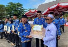 Pemkab Kapuas Berikan Penghargaan Kepada Juara MTQ XXXIII dan Pesparani Katolik