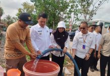 Bupati Seruyan Bagikan Air Bersih Untuk Dua Desa